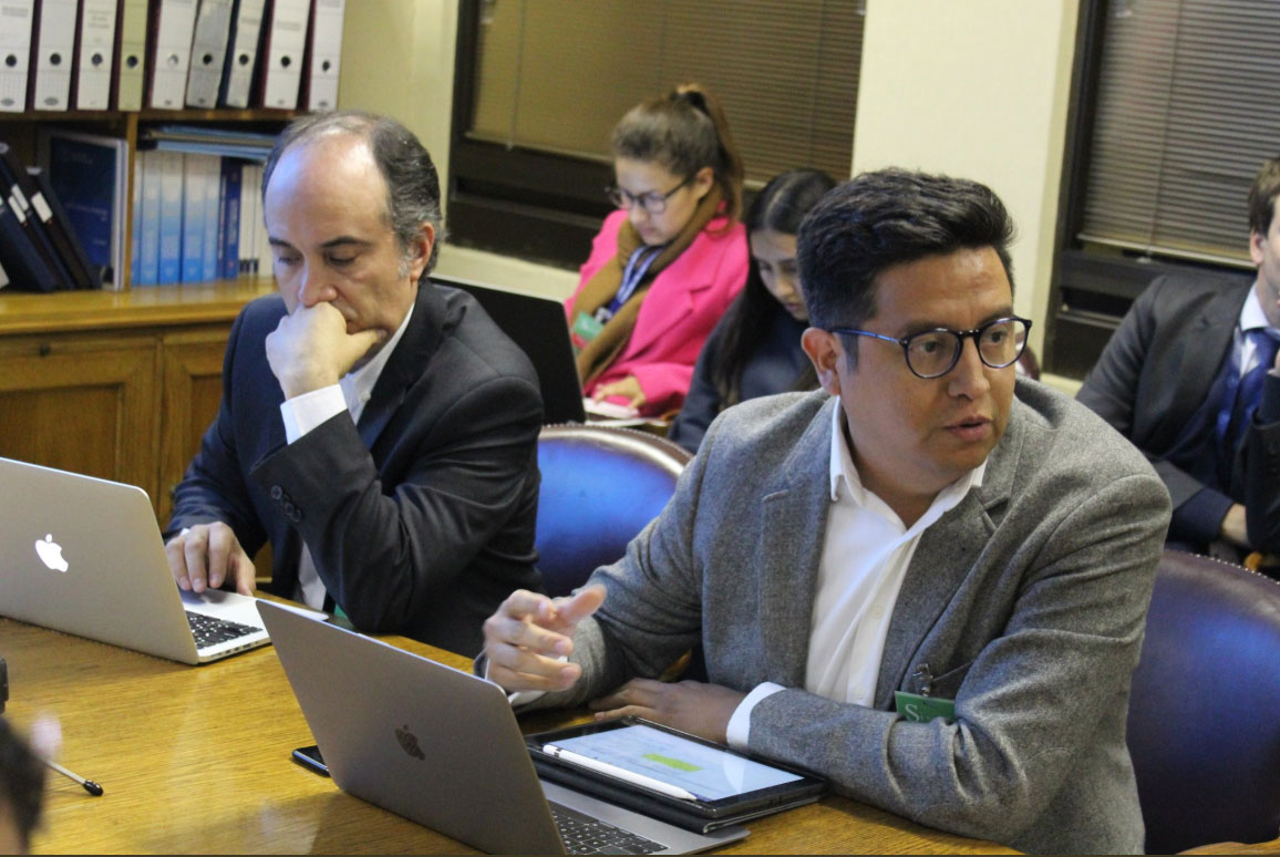 En la reunión con los legisladores, el Profesor Alejandro Hevia abordó el trabajo en análisis de vulnerabilidades que se realiza en ciberseguridad (imagen: @Senado_Chile).