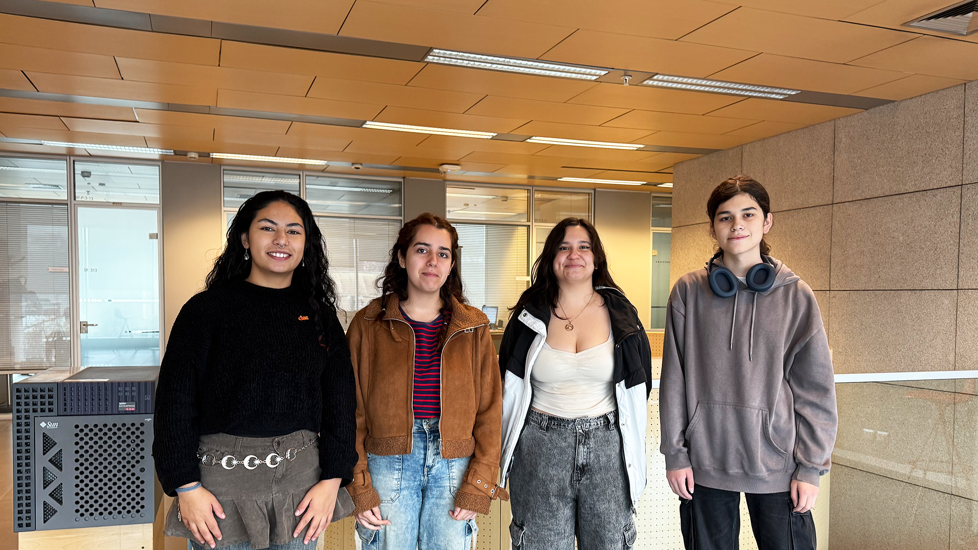 Cuatro estudiantes de la FCFM representarán a la U. de Chile en la final latinoamericana de maratón femenina de programación