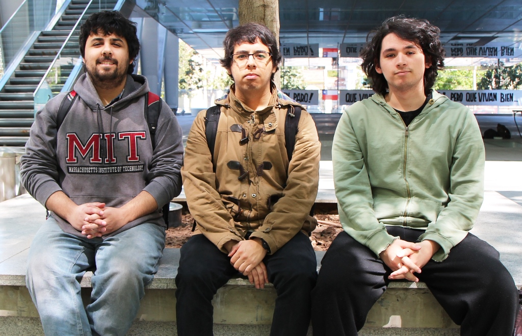 Los ganadores del Torneo Chileno de Programación, Javier Marinkovic, Javier Oliva y Daniel Báez.