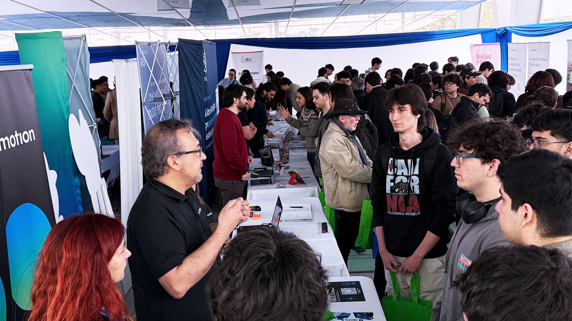 Feria Laboral 2026 conecta a estudiantes del DCC con la industria