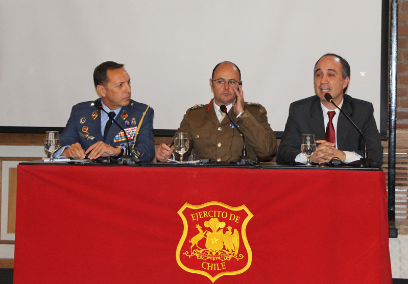 Profesor Alejandro Hevia dictó charla en Seminario Institucional del Ejército de Chile
