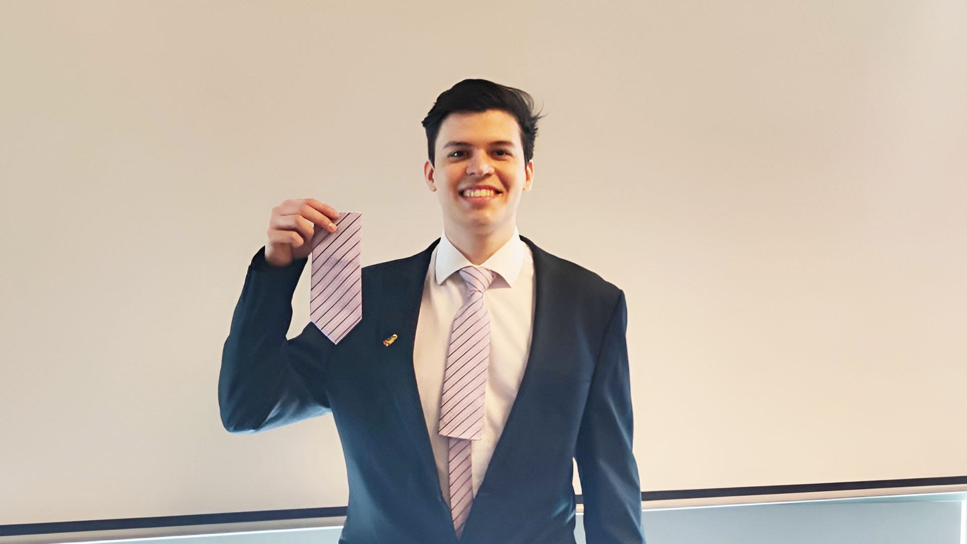 ¡Felicitaciones Alejandro Hernández, nuevo ingeniero civil en computación!