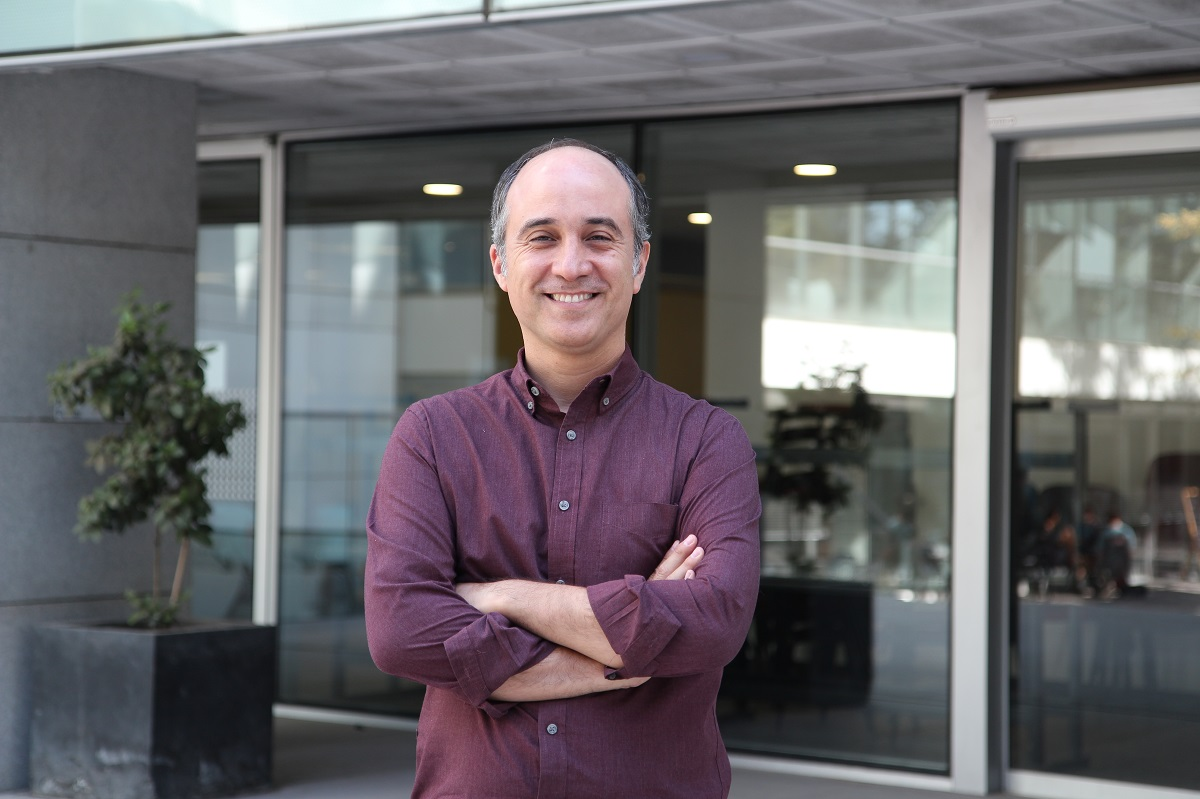 Académico Alejandro Hevia es ascendido a Profesor Asociado
