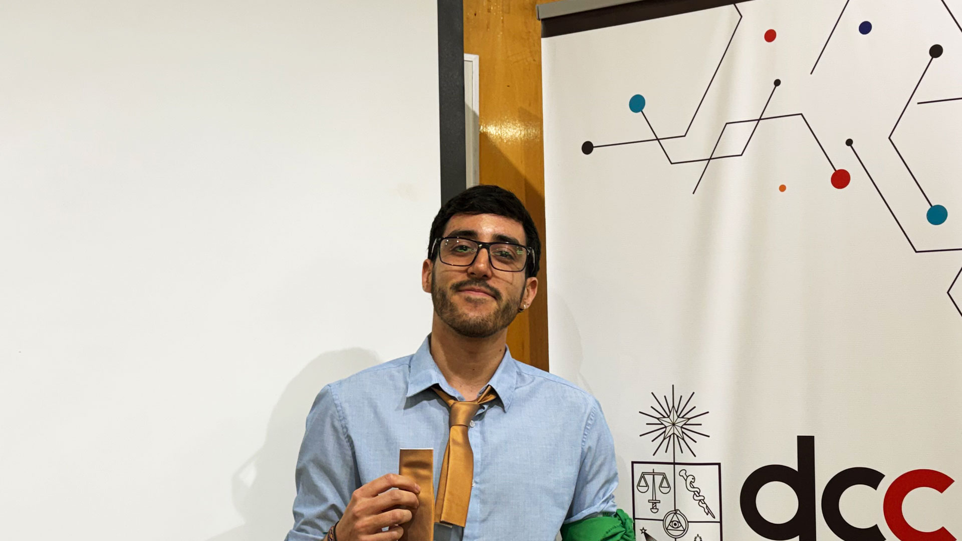 ¡Felicitaciones Alonso Almendras, nuevo magíster en ciencias e ingeniero civil en computación!