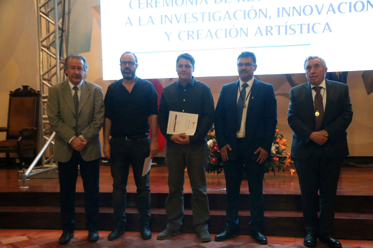 El Profesor Pablo Barceló (segundo de izquierda a derecha), fue reconocido tanto por la creación del Instituto Milenio Fundamento de los Datos, como por una de sus publicaciones científicas.
