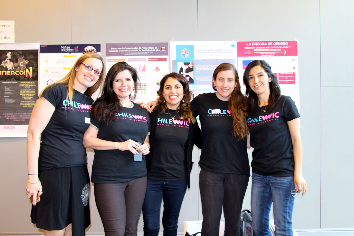 Las organizadoras del Encuentro, de izquierda a derecha, profesoras: Carla Vairetti (UAndes), Romina Torres (UNAB), Bárbara Poblete (UChile), Valeria Herskovic (PUC) y Claudia López (UTFSM).