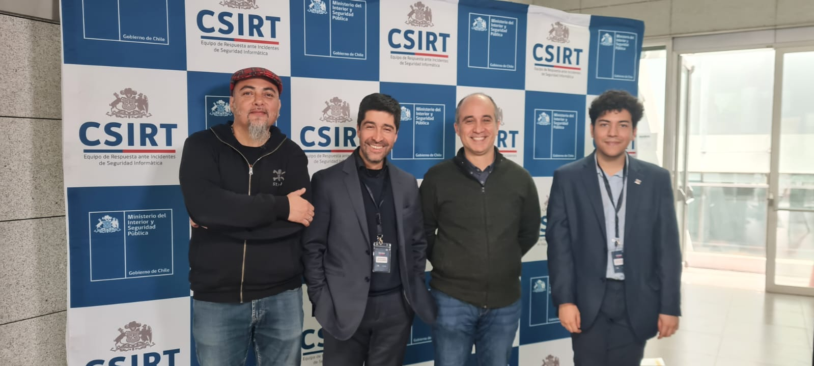 De izquierda a derecha: Gabriel Bergel, Cofundador y CEO de 8.8, Cristian Bravo, Asesor en Ciberseguridad para el CSIRT de Gobierno, Alejandro Hevia, Director DCC y Eduardo Riveros, organizador del evento.