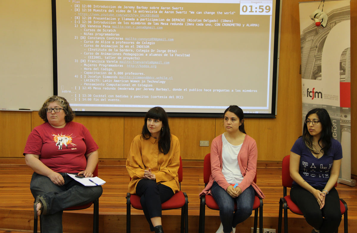 Durante el evento se realizó un panel de Beauchefianas, de izquierda a derecha: Jocelyn Simmonds, Francisca Varela, Constanza Contreras y Vanessa Peña.