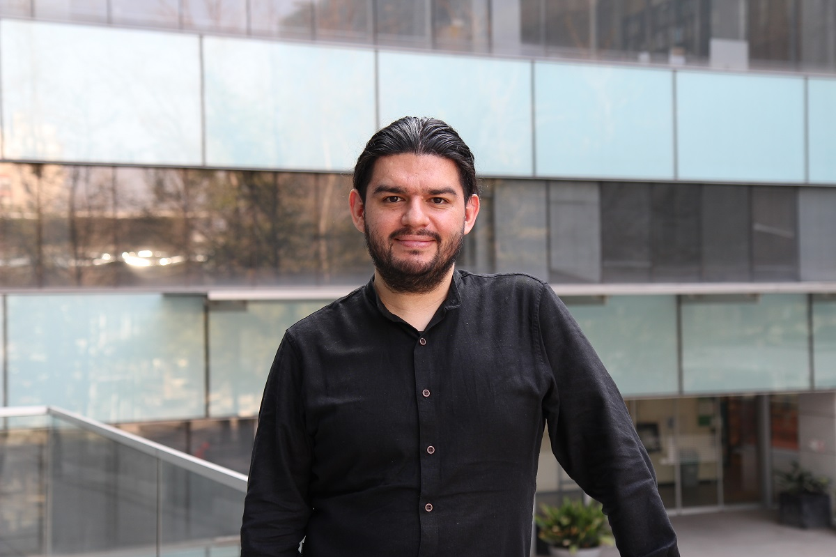 El profesor Eduardo Graells-Garrido es Doctor en Tecnologías de la Información, las Comunicaciones y los Medios Audiovisuales de la Universidad Pompeu Fabra, España, y sus líneas de investigación se centran principalmente en Informática Urbana y Ciencias Sociales Computacionales.