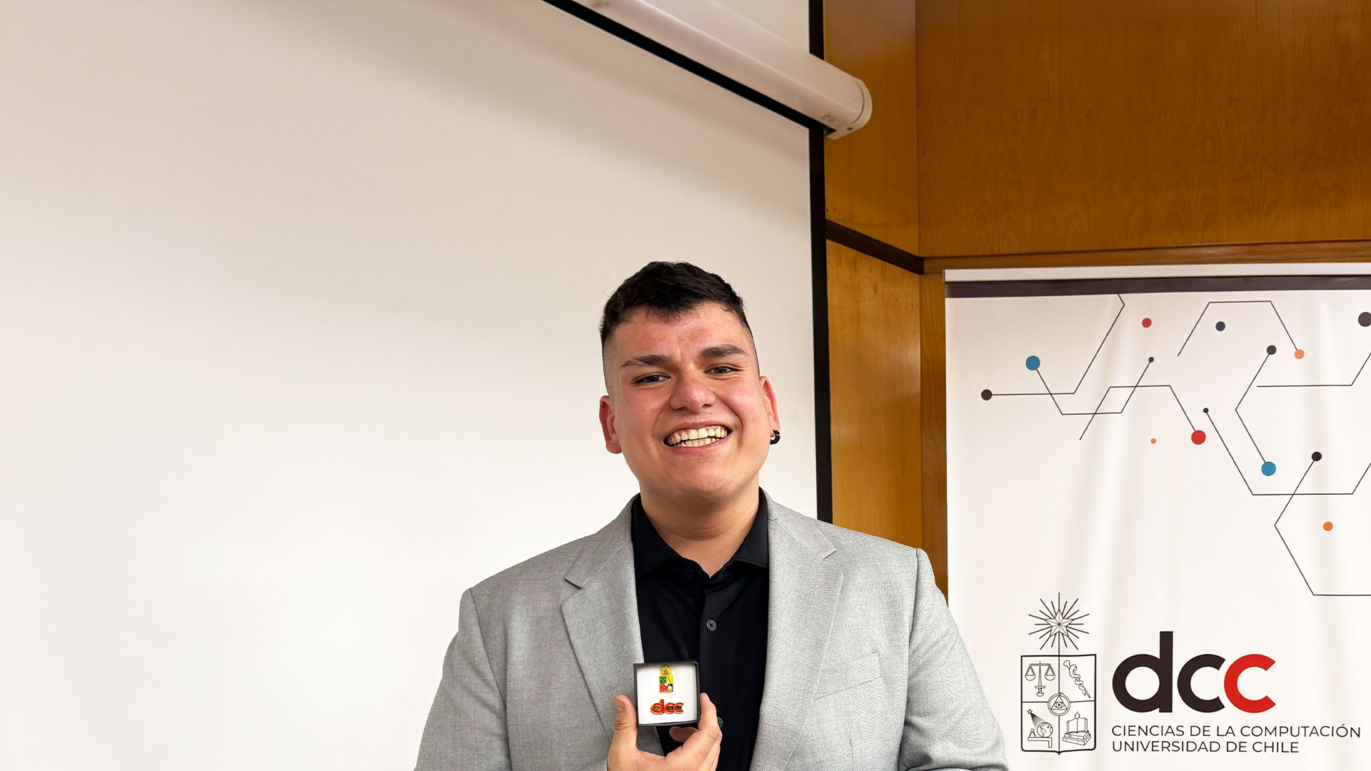 ¡Felicitaciones Joel Riquelme, nuevo ingeniero civil en computación!