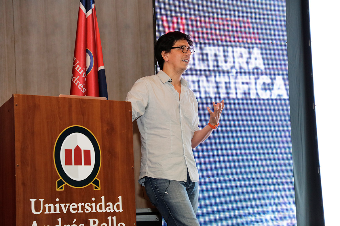El Prof. Jorge Pérez dictó la charla "¿Cómo pueden los computadores entender (hoy) el lenguaje humano?” en la VI Conferencia Internacional de Cultura Científica.