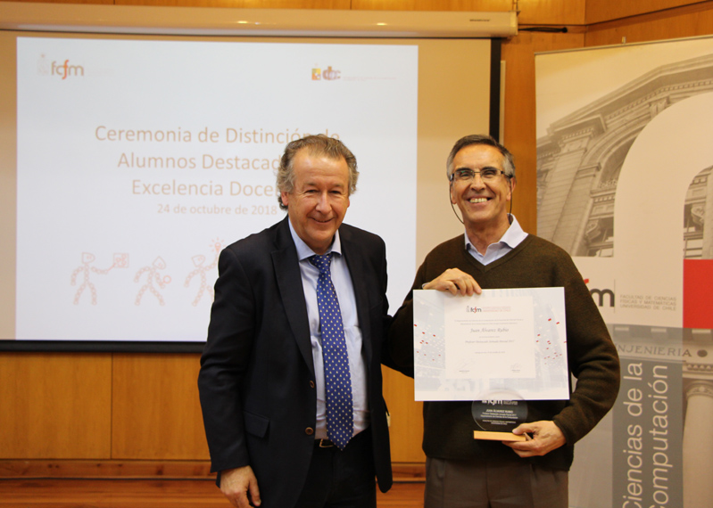 Decano de la Facultad de Ciencia Físicas y Matemáticas, Francisco Martínez y Juan Álvarez, Mejor Profesor jornada Parcial.
