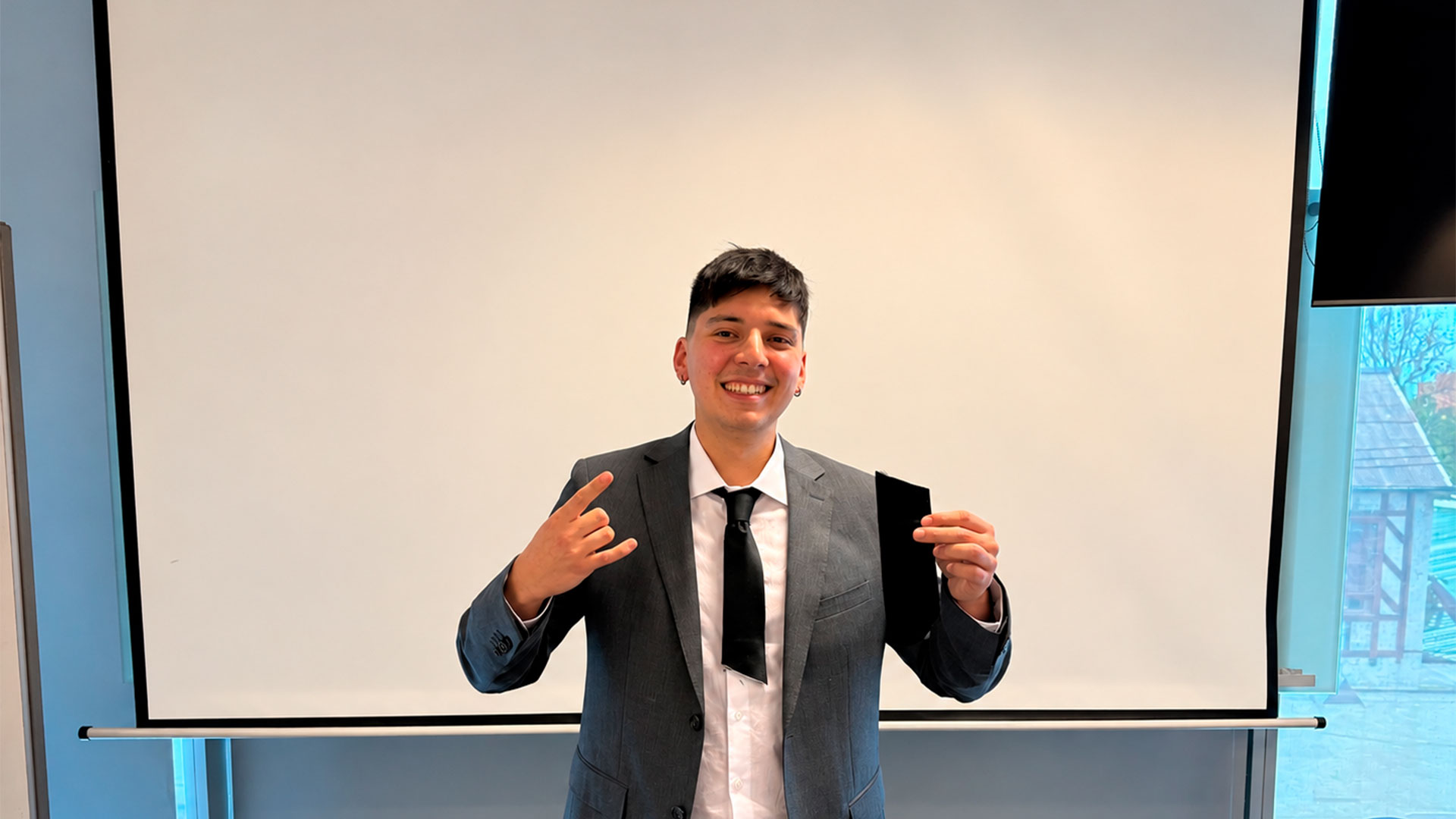 ¡Felicitaciones Tomás Escobar, nuevo ingeniero civil en computación!