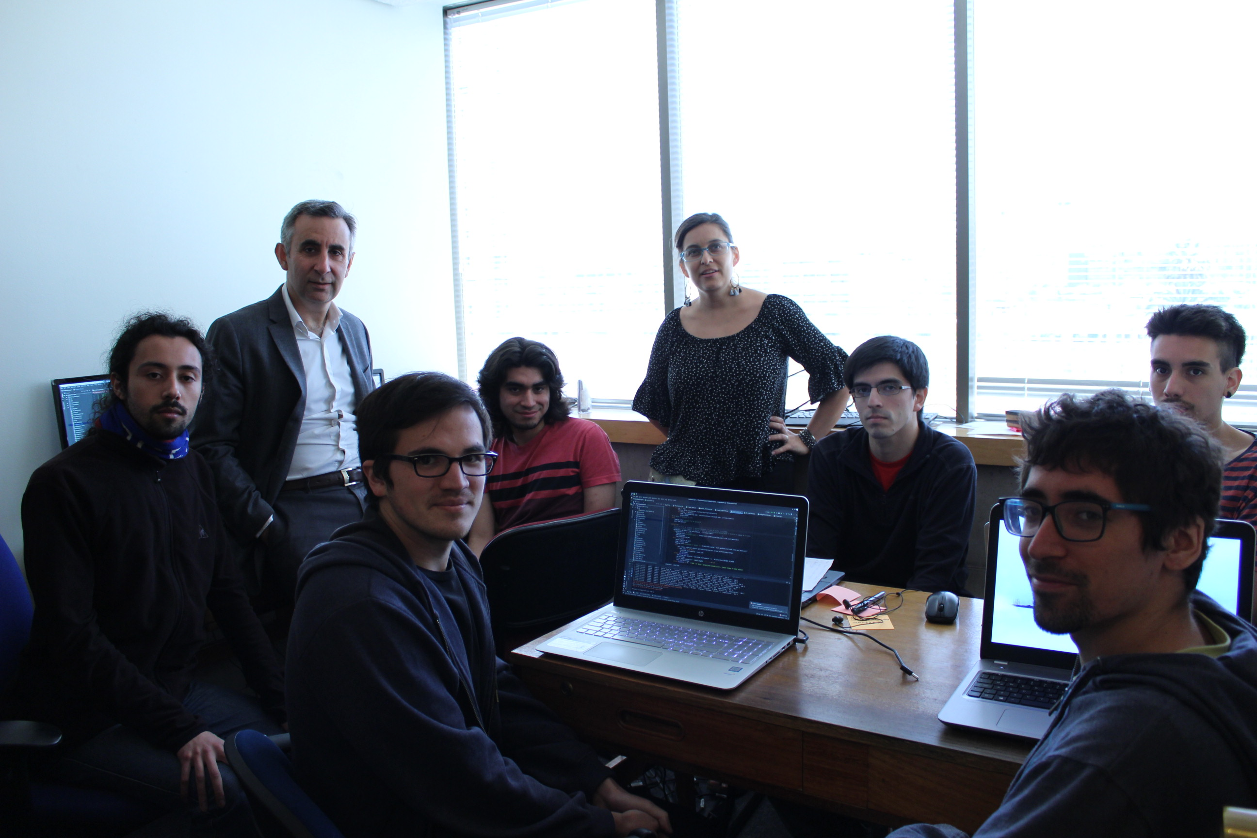 En el desarrollo de VisMet participó junto al profesor René Garreaud del DFG, un grupo de alumnos del curso Proyecto de Software del DCC. Fotografía: (CR)2.